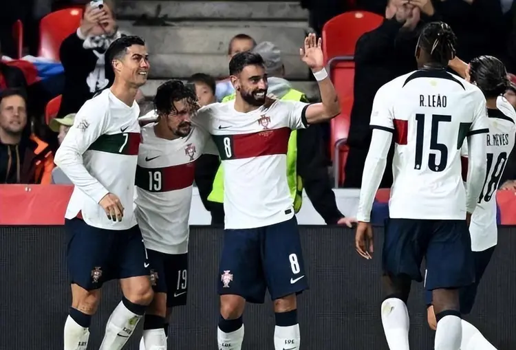 包含广东宏远迎欧冠关键赛，今晚状态回暖，管理层满意，轮换策略成焦点的词条