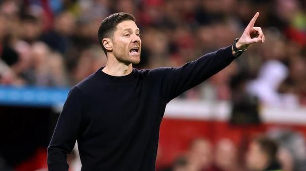 包含风云突变山东男篮赛前防线松动，欧冠版图或变，悬念犹存，身体对抗强度拉满的词条